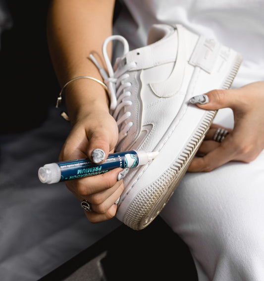 ¿Como blanquear las zapatillas blancas? - Clean Lab PE