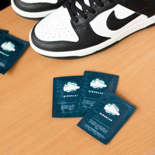 Cargar imagen en el visor de la galería, Paños Premium - 12 Pack - Limpieza de zapatillas - Clean Lab
