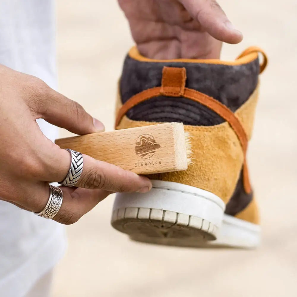 Escobilla para zapatillas: cómo elegir la correcta según el material