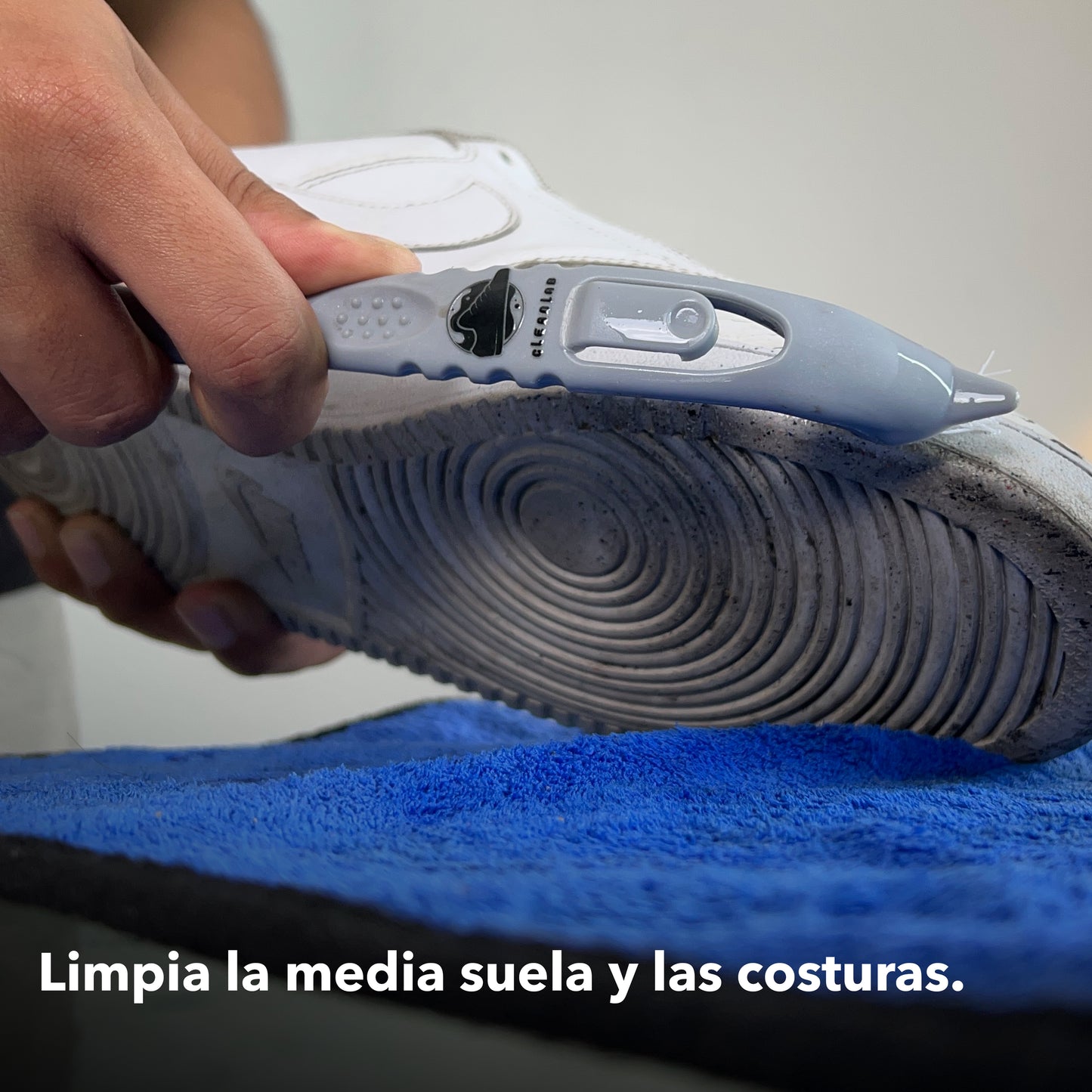 Cepillo 4 en 1 - Limpieza de Zapatillas