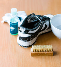 Cargar imagen en el visor de la galería, Kit Premium - Limpieza de zapatillas - Clean Lab
